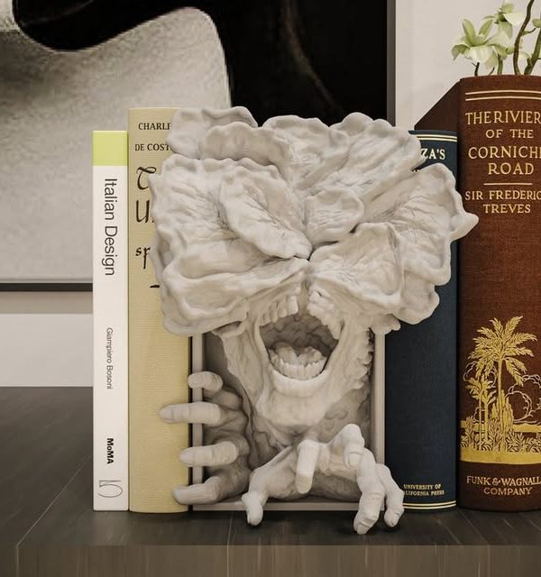 3D Printed Last of Us Clicker Book Nook